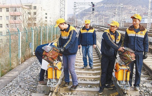 探伤人：烈日下的骆驼草——延安工务段孙镇探伤工区工长苏华